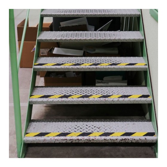 ROLLO CINTA DE SEGURIDAD ADHESIVA ANTIDESLIZANTE 50MMX18,3METROS NEGRO/AMARILLO TARIFOLD 197604