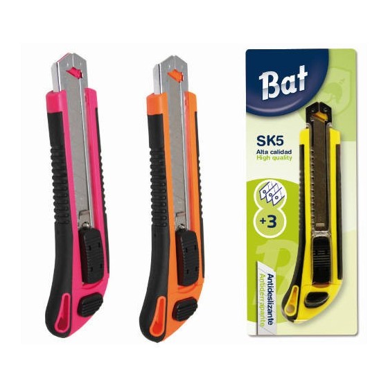 CÚTER ERGONOMICO ANTIDESLIZANTE + 3 CUCHILLAS ALTA CALIDAD COLORES SURTIDOS BISMARK 312209 (CÚTTER)